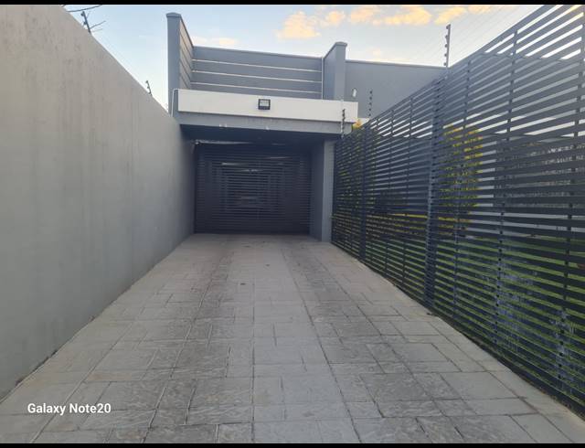 4 BEDROOM HOUSE FOR SALE IN ZINNIAVILLE